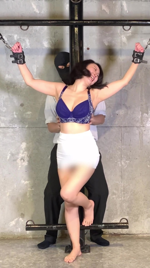 「海埜ほたるのくすぐりプレイ動画｜TICKLE PRODUCTION THRILLで悶絶する姿が話題」のサンプル画像4枚目