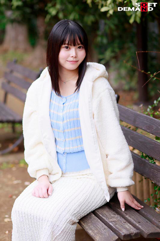 「高星なぎさ 美少女のハメ撮り＆濃厚キス・接吻で絶頂開発 天使級にかわいい18歳の初体験映像」のサンプル画像2枚目