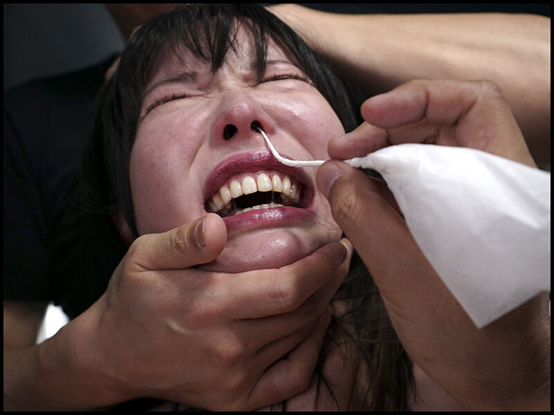 「宇佐美みおん 羞恥プレイで絶頂アクメ！鼻フック＆ぶっかけで顔面崩壊する美女の悶絶映像」のサンプル画像13枚目