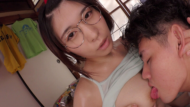 「【白雪美月】ぽっちゃり巨乳の義姉にパイズリされて杭打ち中出し！だらしない無防備ボディがエロすぎる」のサンプル画像4枚目