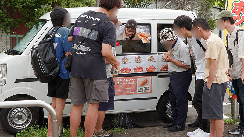 「小坂ひまり バイブ責めで潮吹きアクメ連発！イタズラ企画で絶頂が止まらない人気AV女優の本気イキ」のサンプル画像8枚目