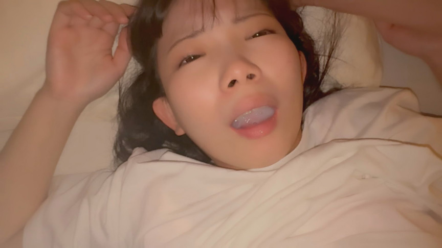 「南日菜乃のロ○系デビュー作！無垢な美少女が義父に調教される衝撃の家庭内記録」のサンプル画像3枚目