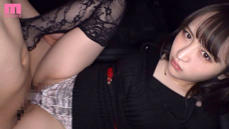 「小野六花が痴女責め!M男を焦らして男の潮吹き&フェラで強制射精させる美少女小悪魔プレイ」のサンプル画像7枚目