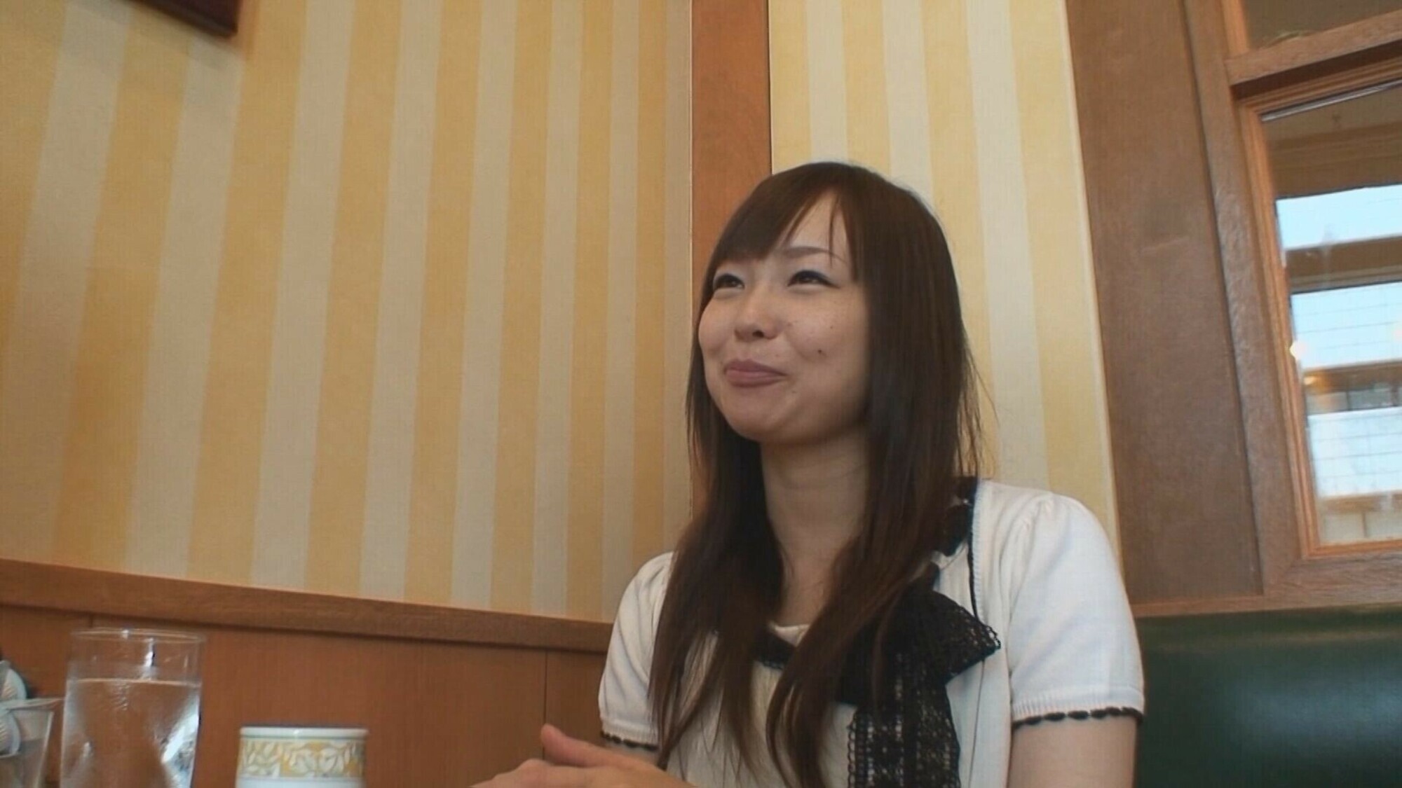 「【素人】スレンダー人妻の秘密の不倫体験！夫に内緒の禁断中出しセックス映像」のサムネイル