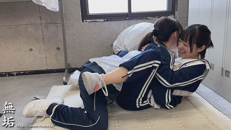 「【素人カップル】汗だく運動部美少女と放尿お漏らし中出しSEX！部活帰り即ハメBEST」のサンプル画像8枚目