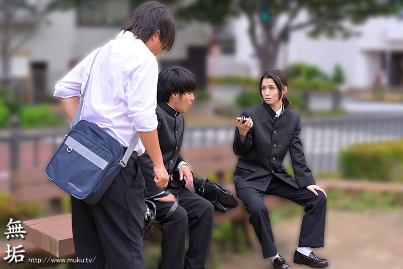 「倉本すみれが学生服姿で痴女誘惑!美少女の濃厚キス&中出しで童貞を虜にする」のサンプル画像1枚目