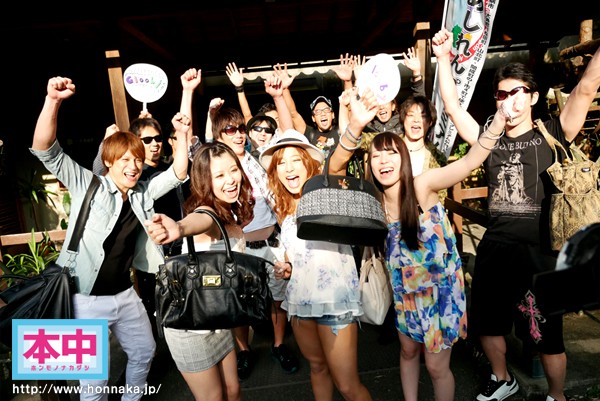 「桜ちなみ×黒ギャル乱交！大学サークル合宿で中出しレズプレイ盗撮映像」のサムネイル