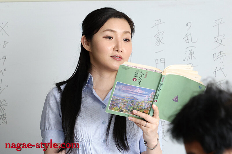 「あずま鈴が魅せる熟女お母さんの3P・4P！家族旅行で起きた禁断の複数プレイ体験」のサンプル画像20枚目