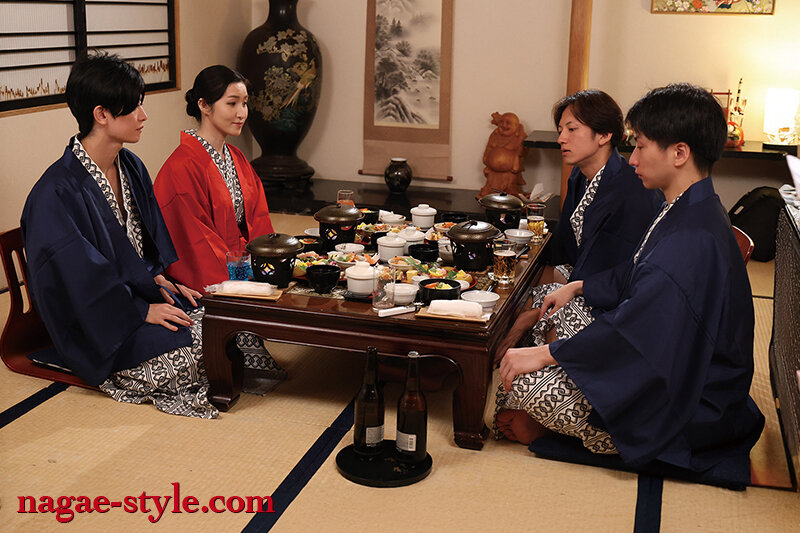 「あずま鈴が魅せる熟女お母さんの3P・4P！家族旅行で起きた禁断の複数プレイ体験」のサンプル画像7枚目