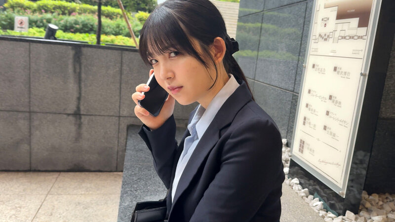 「真白ふわり OL後輩との濃厚キス・接吻から顔射まで あざと可愛い笑顔に癒される社内恋愛動画」のサムネイル