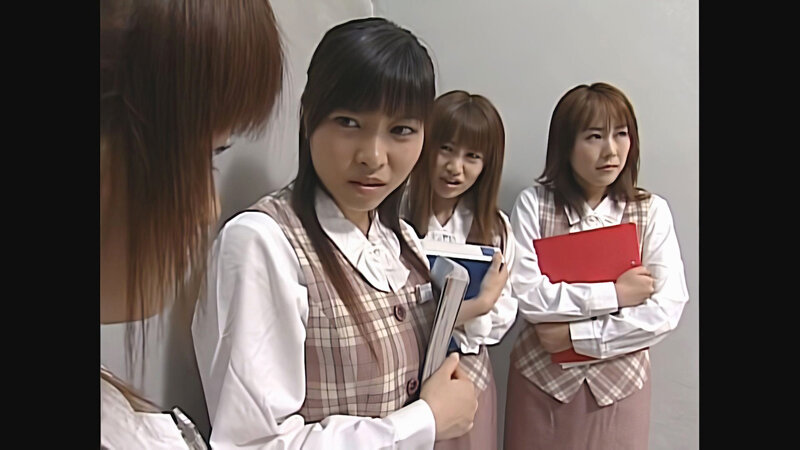 「【デヴィ・小泉キラリ・新山愛里・松坂樹梨】美女4人との3P・4P中出しプレイ！辱め銀行強盗作品」のサムネイル