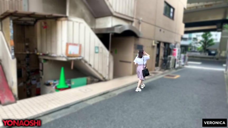 「西元めいさ 素人アイドル級美女の初撮り映像！彼氏バレで話題の激カワ娘が魅せる」のサンプル画像3枚目