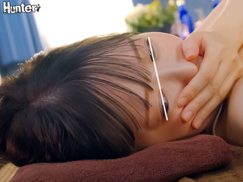 「【マッサージ】ウブ女子が極上エステで潮吹き絶頂!プロの指テクで中出しバックまで開発される施術」のサンプル画像4枚目