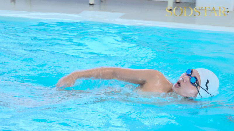 「星乃莉子の筋肉美が光る野外露出プレイ！汗だくアスリートボディの魅力を徹底堪能」のサンプル画像15枚目