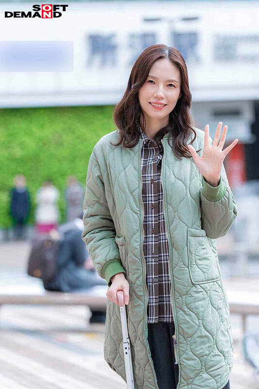 「長身人妻・栗原早苗が自ら懇願する濃厚フェラと中出し｜最後のAV出演で魅せた本気の愛」のサンプル画像2枚目