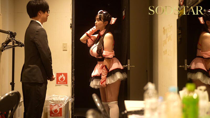 「恋渕ももな 超乳アイドルが中出し解禁！エロすぎる巨乳担当との禁断コラボ作品」のサンプル画像5枚目