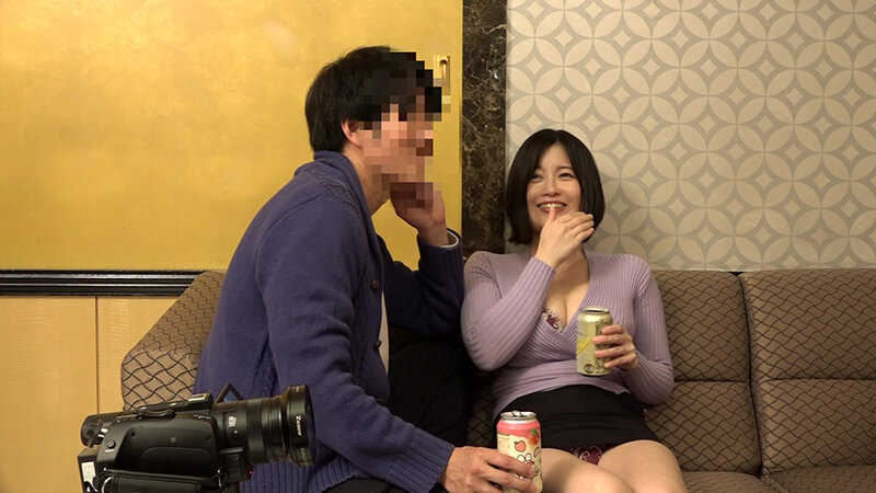 「【素人】上坂めい 美少女アパレル店員との禁断ハメ撮り中出し映像【セフレ交換】」のサムネイル