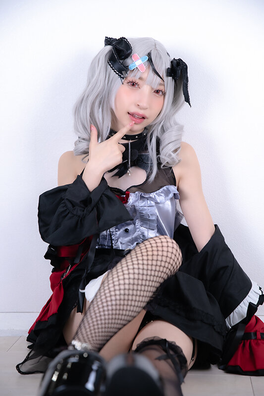 「冬愛ことね×皆月ひかるのコスプレW痴女ハーレム！貧乳レイヤーが中出し3Pで責めまくる」のサンプル画像13枚目