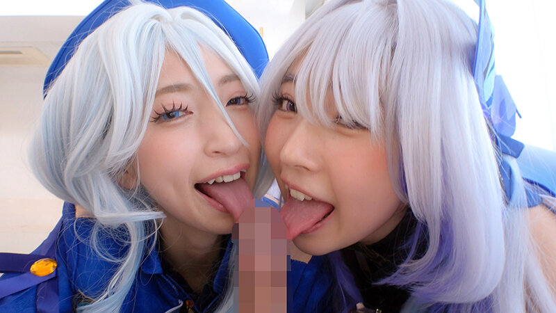 「冬愛ことね×皆月ひかるのコスプレW痴女ハーレム！貧乳レイヤーが中出し3Pで責めまくる」のサンプル画像9枚目