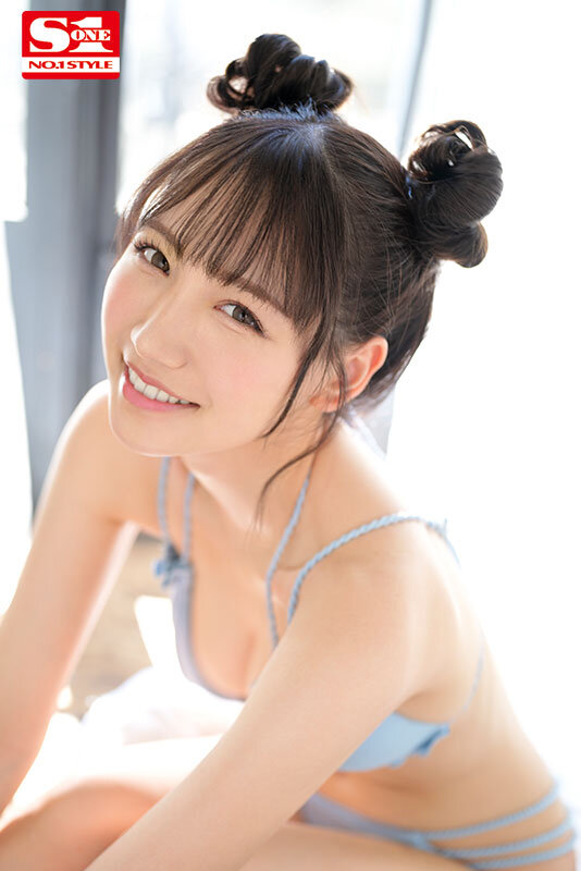 「三田真鈴が激しく潮吹き！美少女の3P・4Pで痙攣イキまくり大絶頂スペシャル」のサンプル画像1枚目