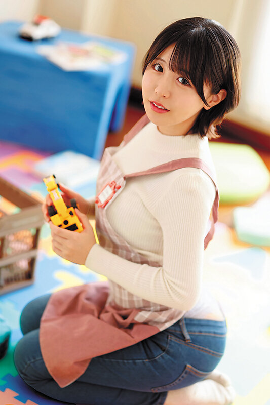 「柏木こなつが魅せる濃厚キス×パイズリ×中出し不倫！巨乳痴女の誘惑がヤバすぎる」のサンプル画像1枚目