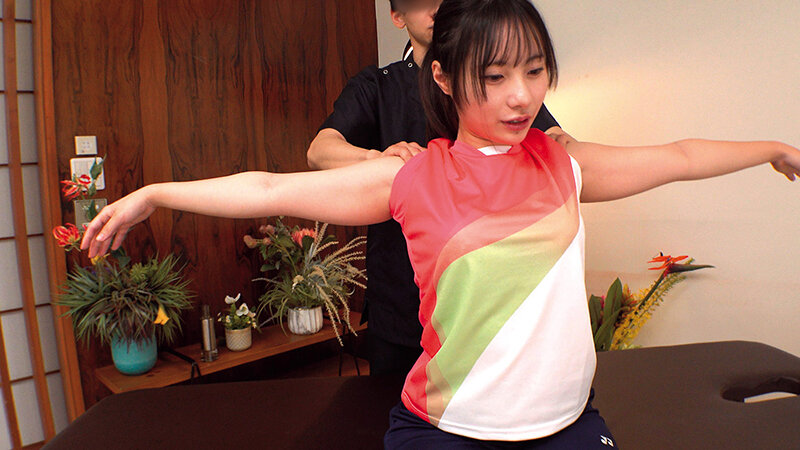 「【素人アスリート】実業団所属の美女がオイルエステで理性崩壊！ローションまみれの連続中出しSEX」のサンプル画像9枚目