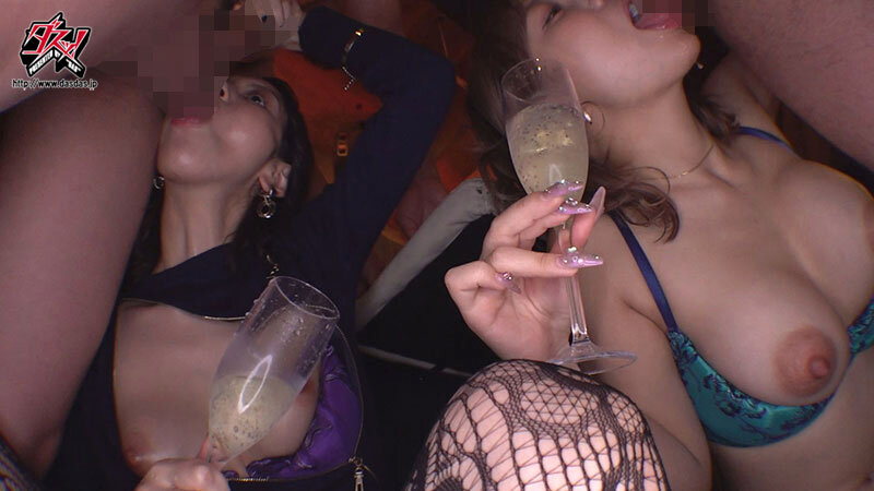 「【有村のぞみ・美咲かんな】巨乳痴女2人がローションぬるぬる3Pで M男を責めまくる濃厚プレイ」のサンプル画像8枚目