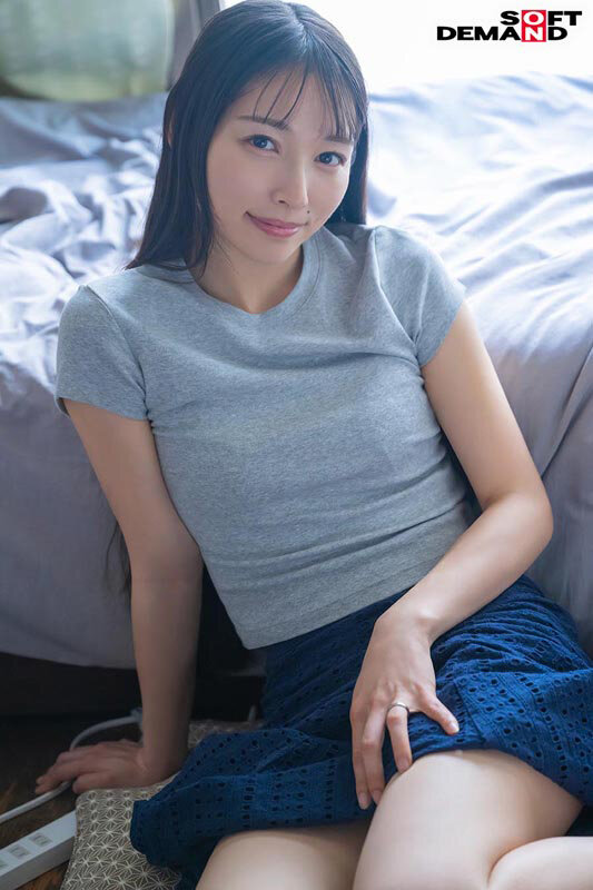 「玉井晴香が人妻コスプレで野外露出＆潮吹き体験！33歳若ママの刺激的な一日」のサンプル画像3枚目