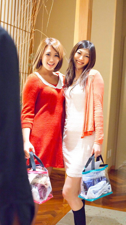 「【素人熟女】旅先ナンパで欲求不満の人妻12名が本能むき出し不倫セックス4時間」のサンプル画像18枚目