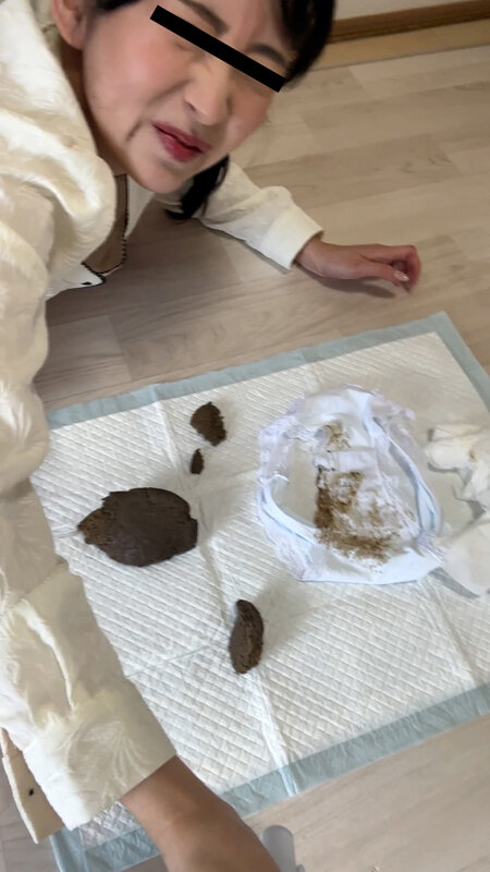 「三浦はな・谷村優希ら4人の女優が魅せる脱糞・放尿プレイ『うんこのやま』完全レビュー」のサンプル画像6枚目