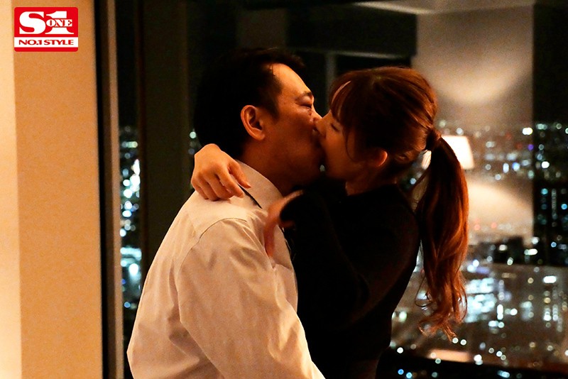 「美少女はやのうたの濃密キス・接吻シーン満載！巨乳女優の体液交わる密着プレイ」のサンプル画像9枚目