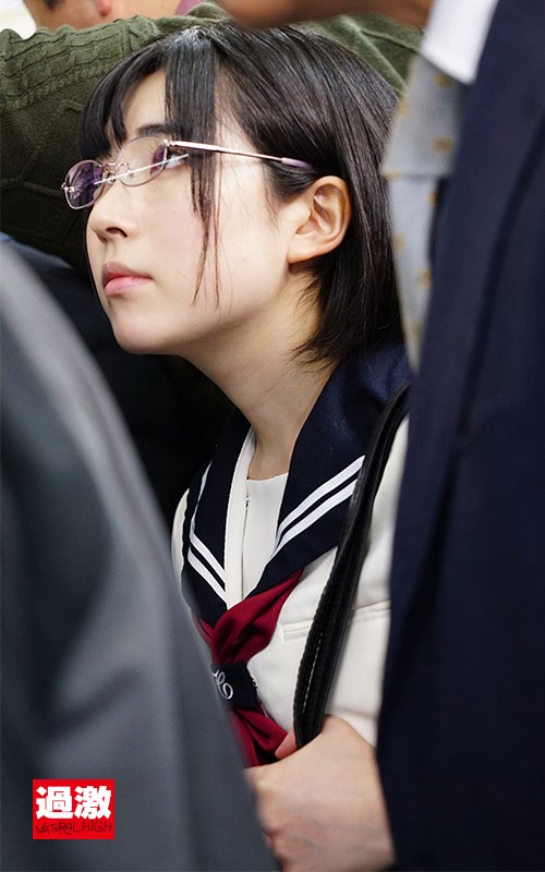 「【顔射】眼鏡女子校生が恥じらいながら顔にザーメンを浴びる姿がエロすぎる」のサムネイル