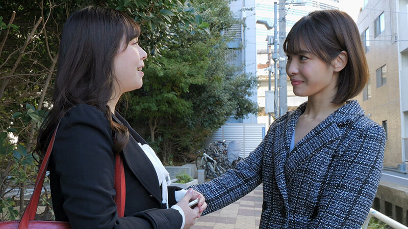 「及川うみ×蒼いおり 巨乳パイパン人妻のレズビアン再会愛撫 元カノとの禁断プレイ」のサンプル画像6枚目