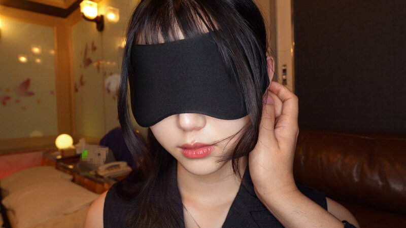 「【素人】巨乳パイパン美女が目隠し拘束で連続アクメ絶頂！本気イキ中出しで理性崩壊する激エロ映像」のサンプル画像4枚目