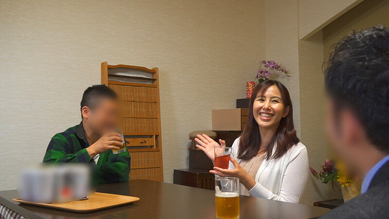 「【熟女12人】巨乳人妻が自ら求める濃厚セックス!顔面騎乗・クンニ・中出しで絶頂する痴女妻240分」のサンプル画像3枚目