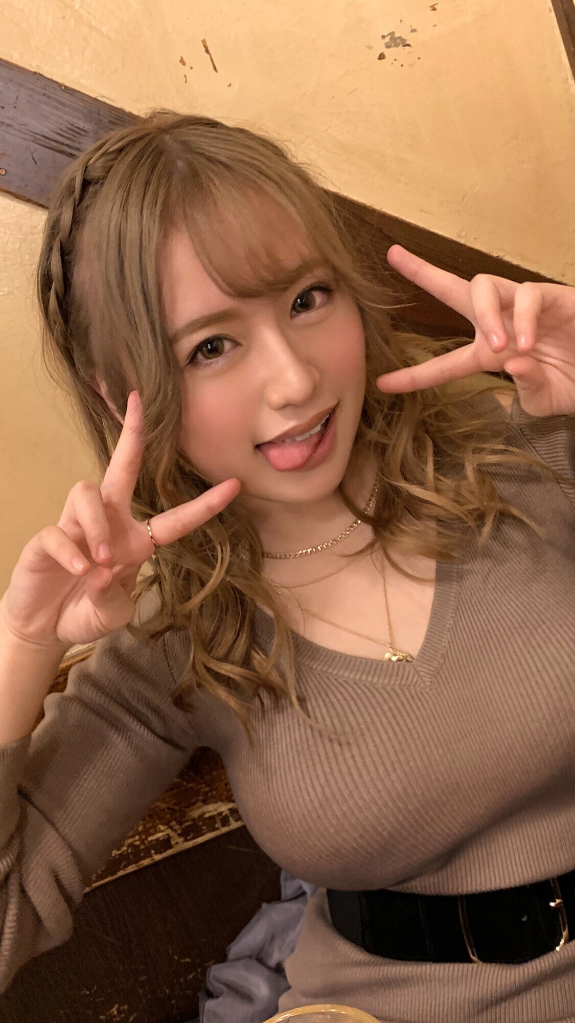 「「彼氏相手だと演技が多いかなw」 最近、彼女が素っ気ないと思ったら･･･ ヤリチンのセフレになってました。 ネトラレ男のつぶやきブルー マナ（23）／さっちゃん（20）／はづき（24）」のサンプル画像12枚目
