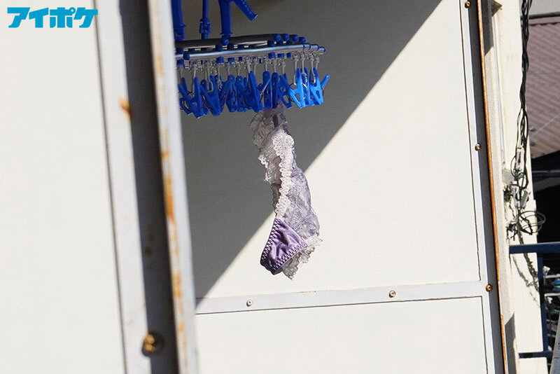 「巨乳人妻・天海つばさが魅せる痴女プレイ！欲求不満妻の濃厚中出しセックス」のサンプル画像1枚目