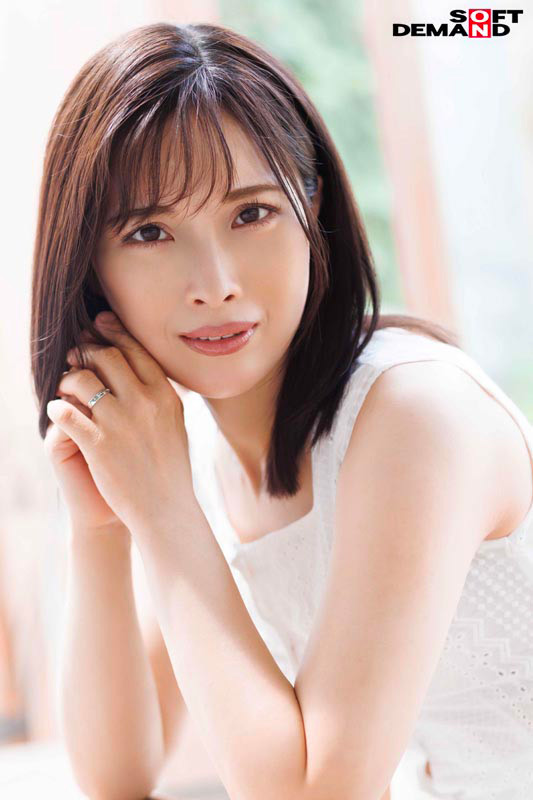 「奥井美郷 42歳熟女デビュー 敏感乳首の人妻お母さんが魅せる初撮りAV作品」のサムネイル