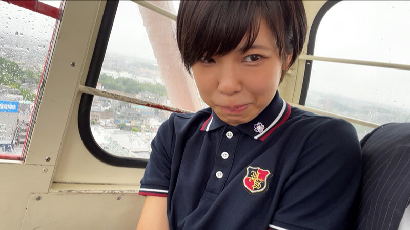 「中川楓 素人女子校生がスクール水着姿で激しく潮吹き！敏感ボディの制服美少女」のサンプル画像2枚目