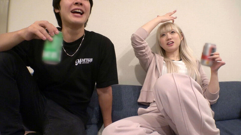 「【素人ギャル】深夜コンビニでナンパした美女とフェラ＆3Pプレイで顔射フィニッシュ」のサンプル画像6枚目