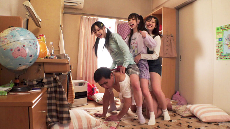 「【中出し】好奇心旺盛なスレンダー美少女3人組がM男を責める小悪魔痴女プレイ」のサンプル画像17枚目