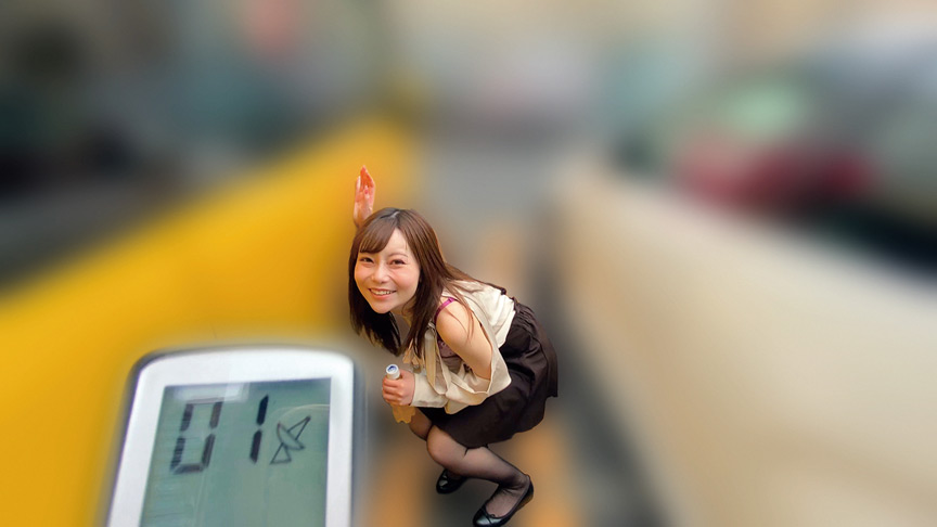 「【素人】黒パンストOL美女がリモコンバイブ散歩で羞恥プレイ！我慢できずに感じまくる姿が必見」のサンプル画像3枚目