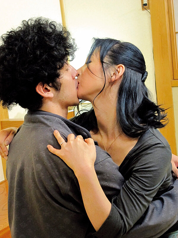 「熟女キャバ嬢の巨乳パイズリ中出し！デリヘル呼んだら女上司だった 時田こずえ他5名出演」のサンプル画像18枚目