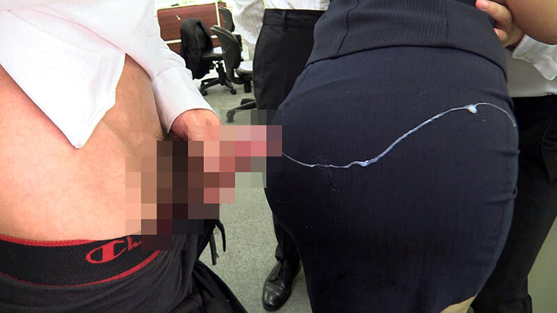 「松本菜奈実のパイズリ＆ぶっかけ！巨乳OLが社内で性処理奉仕する巨尻美女の悶絶プレイ」のサンプル画像11枚目