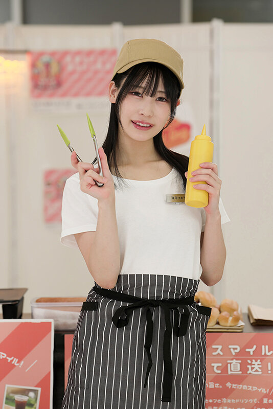 「【逢月ひまり・小坂ひまり】バイブ責めで潮吹きアクメ連発！人気AV女優が挑む羞恥イタズラ企画」のサンプル画像1枚目