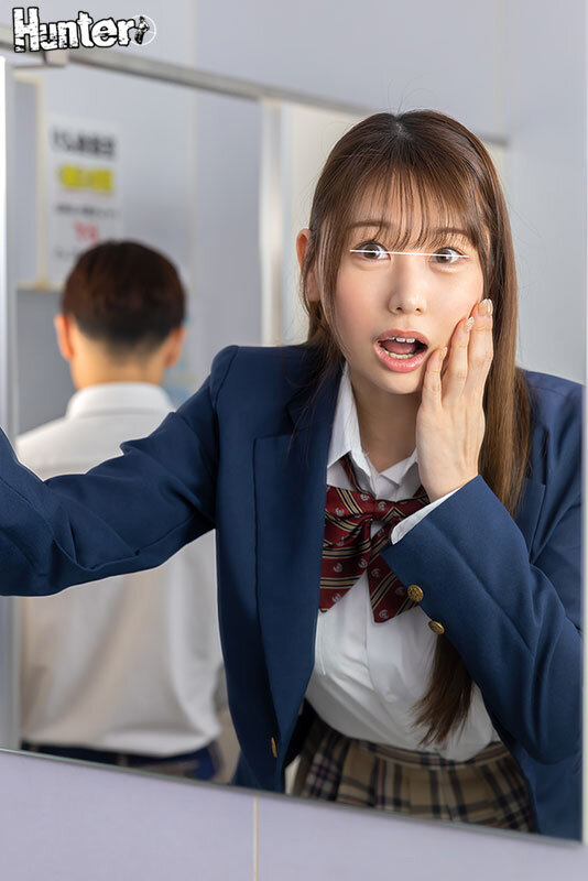 「【素人】幼なじみJKと体が入れ替わり中出し体験！女子校生との禁断の10分間」のサムネイル