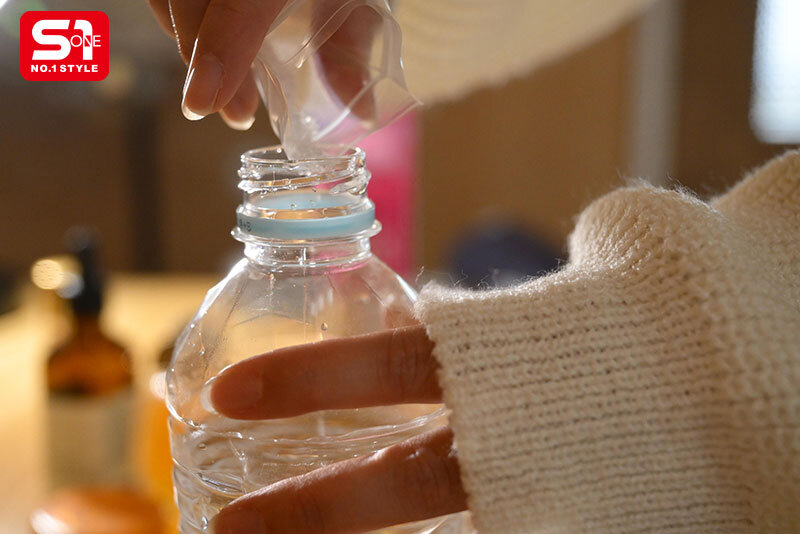 「金松季歩が激しくイキまくる潮吹きアクメ映像｜元アイドルの本気オーガズム」のサンプル画像1枚目