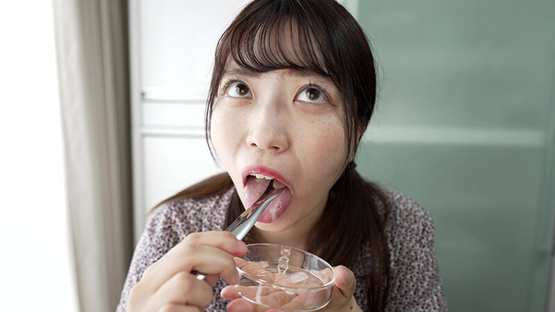 「【水月みお】美人お姉さんを街頭ナンパ！素人感あふれる個人撮影で魅せる舌ブラシ体験」のサンプル画像7枚目