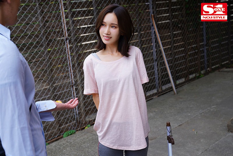 「小島みなみ 人妻が年下大学生と汗だく不倫キス 禁断の夏休み濃密接吻セックス」のサンプル画像1枚目