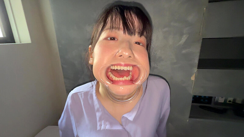 「【谷田かりな】素人お姉さんをナンパ！開口器で口内観察デカ舌チェック【個人撮影】」のサンプル画像19枚目